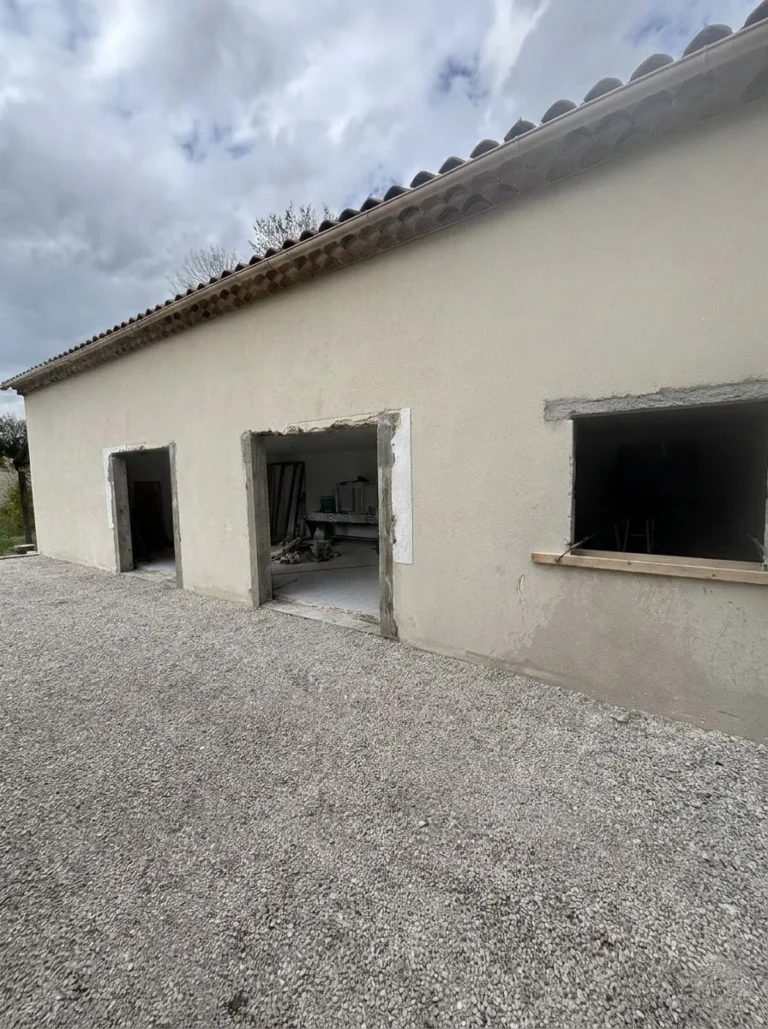 Avant/Après: Agrandissement de 3 ouvertures et pose de 3 menuiseries aluminium Profils Systèmes gamme Cuzco